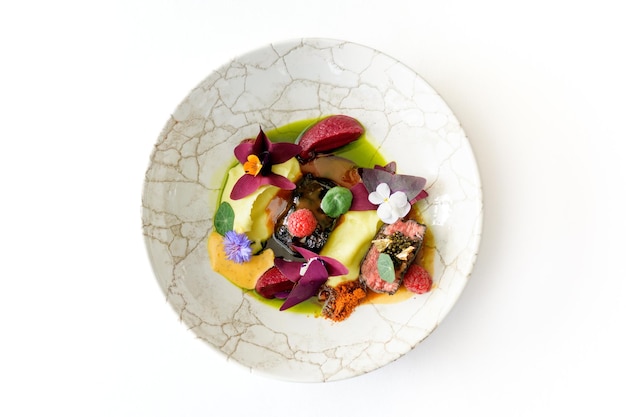 Zestaw talerzy z potrawami